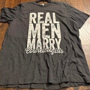 "REAL MEN MARRY COSMETOLOGISTS" Gray White Graphic Tee HUSBAND SHIRT Mens 2X